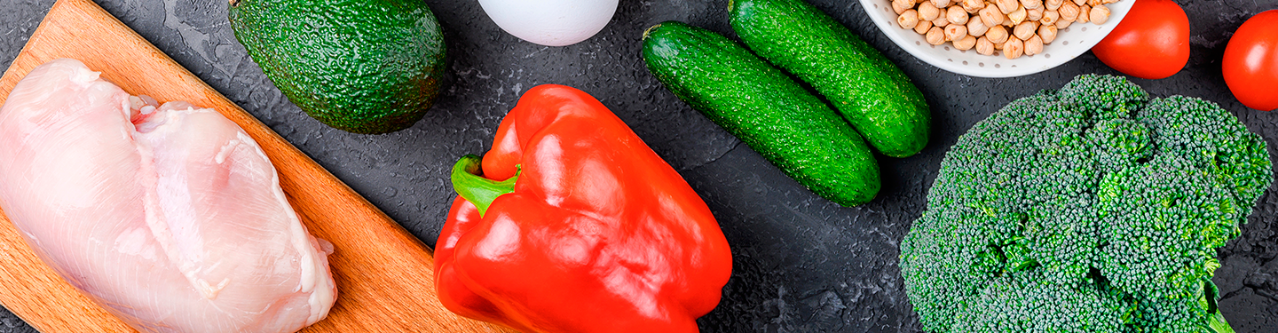 Alimentos sobre una mesa